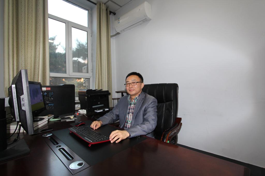 Professor Dong Shu
