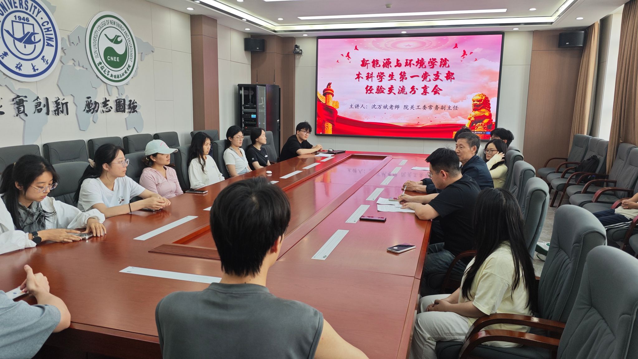 校团委充分发挥“五老”优势