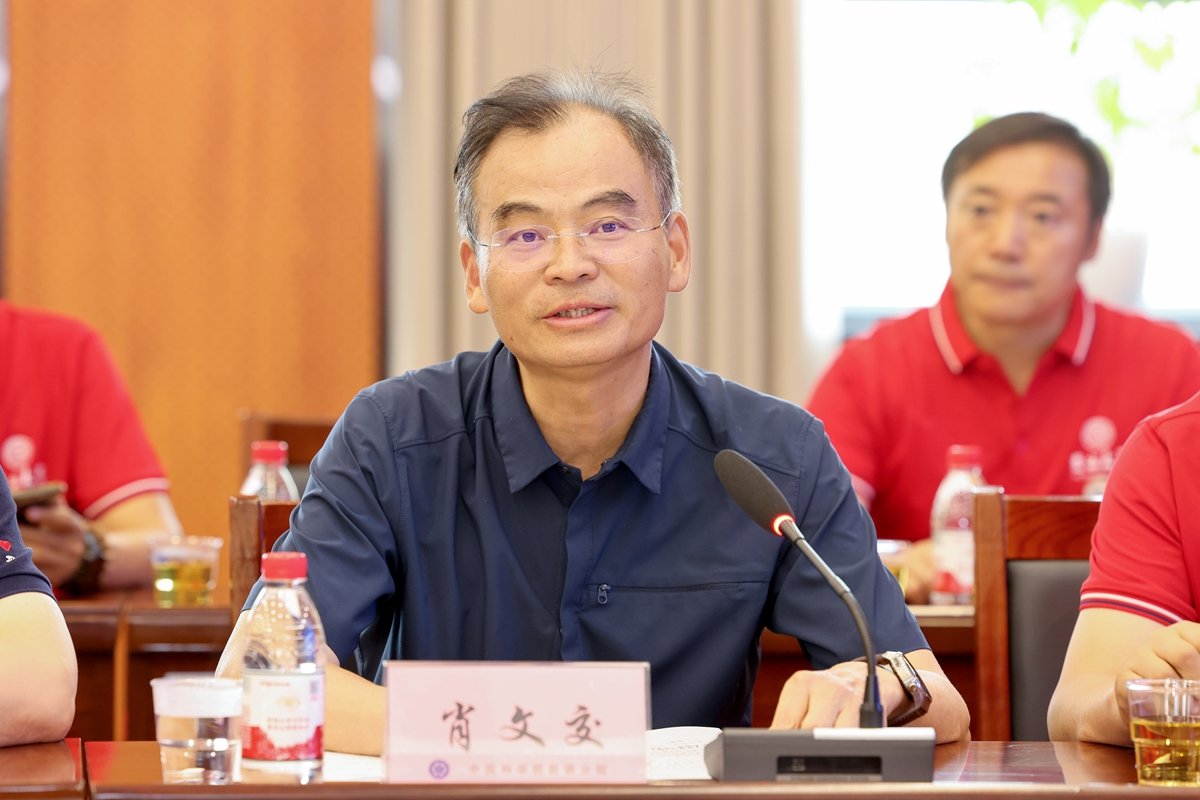 向长期扎根内蒙古