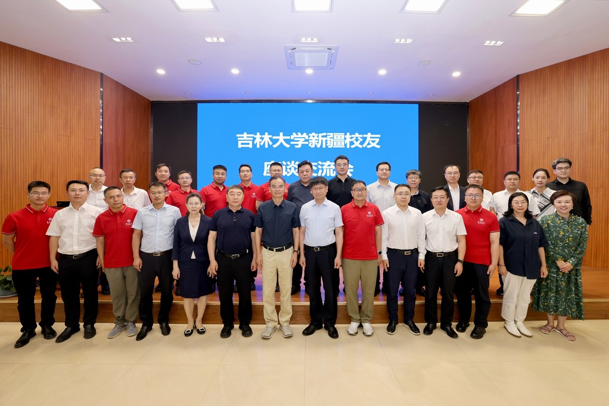 例如张希向校友们全面介绍了永利皇宫棋
